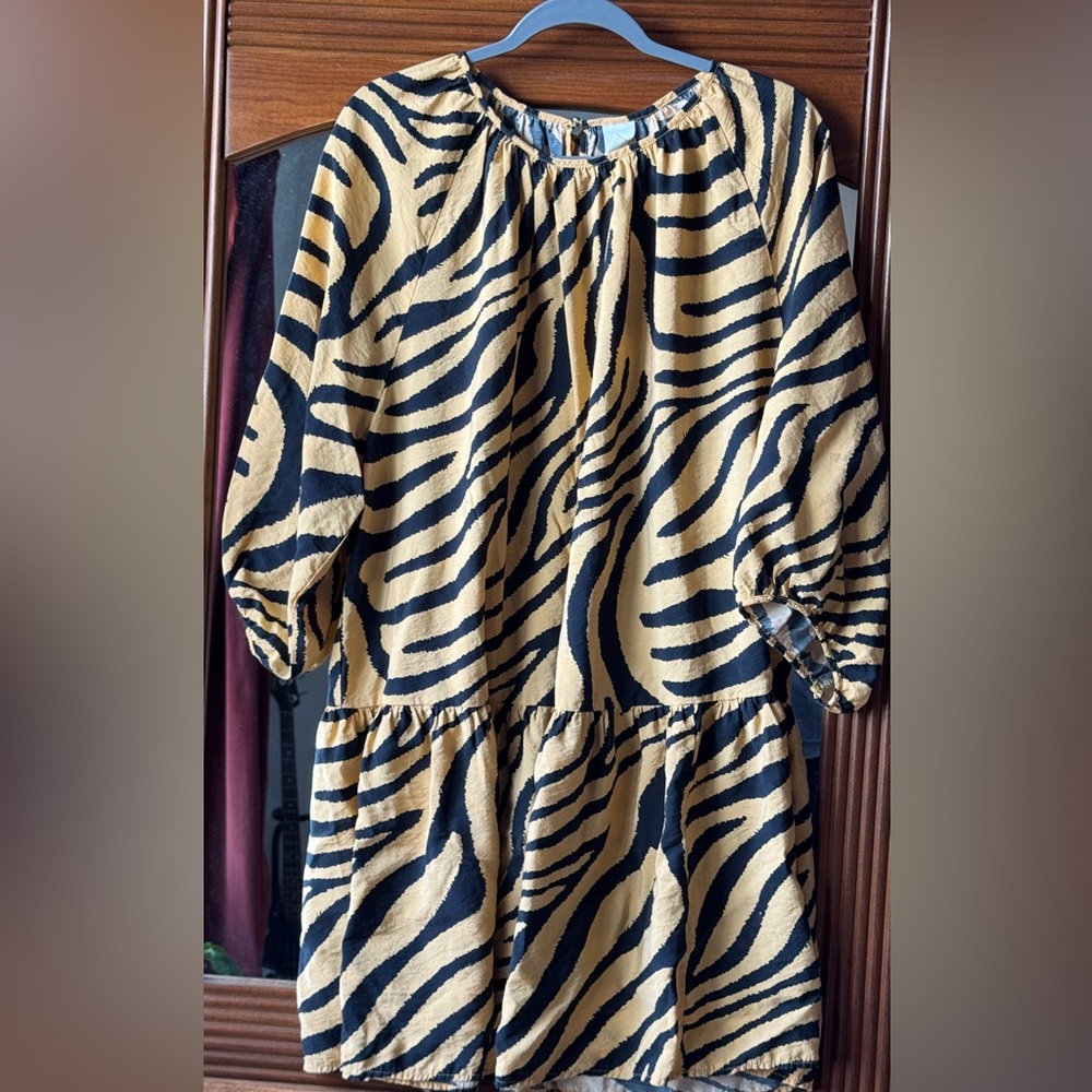 BALLOON-SLEEVED DRESS H and M sized XL
